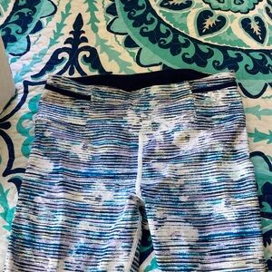 Lululemon Real Quick Tight Blue White Stripe Ruched Cropped Leggings 6